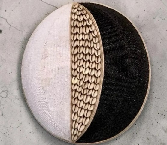 Cameroon beaded shield black and white circles with cowrie shells 30cm - Image 3